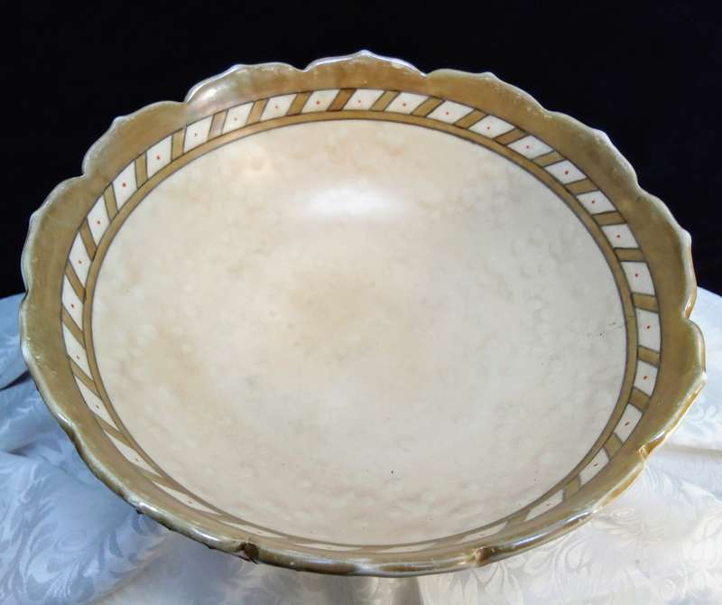 Very beautiful Vintage Crown Ducal & Charlotte Read "Golden Leaves" pattern 4921 fruit bowl