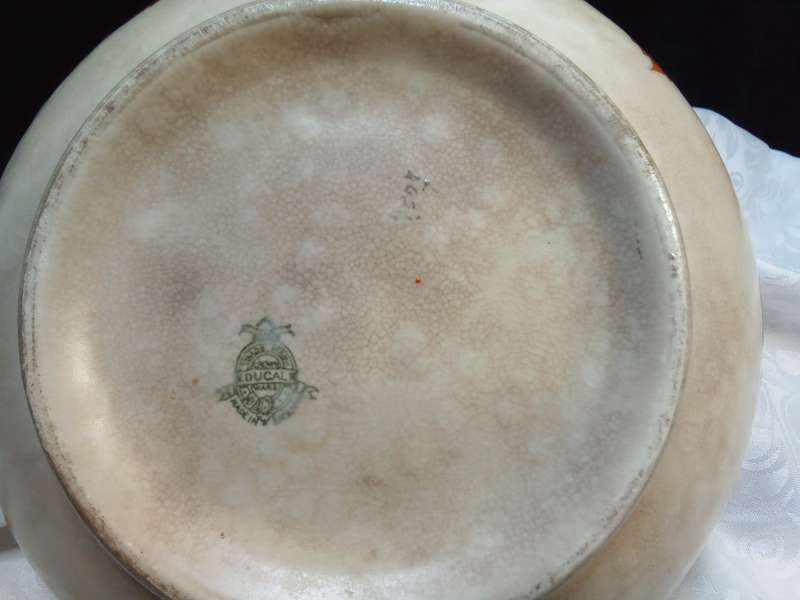 Very beautiful Vintage Crown Ducal & Charlotte Read "Golden Leaves" pattern 4921 fruit bowl