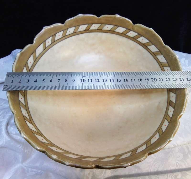 Very beautiful Vintage Crown Ducal & Charlotte Read "Golden Leaves" pattern 4921 fruit bowl