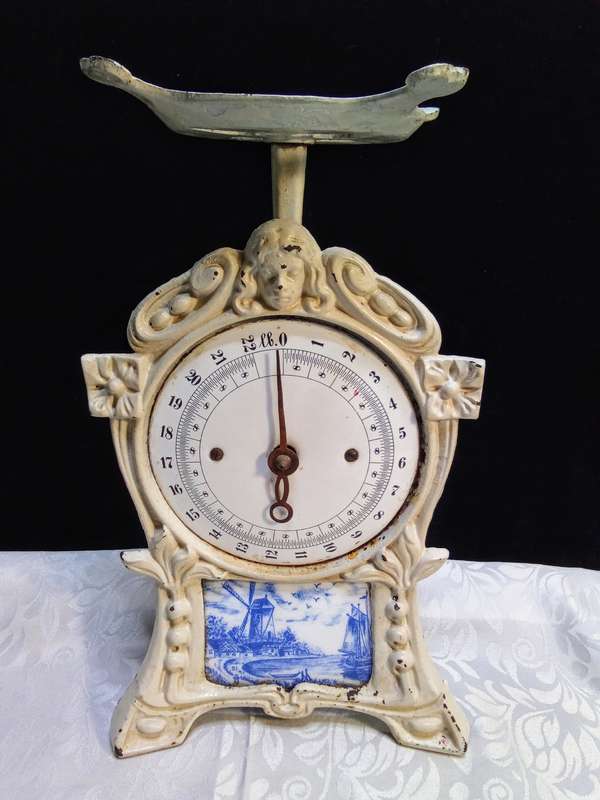 Beautiful vintage cast iron scale