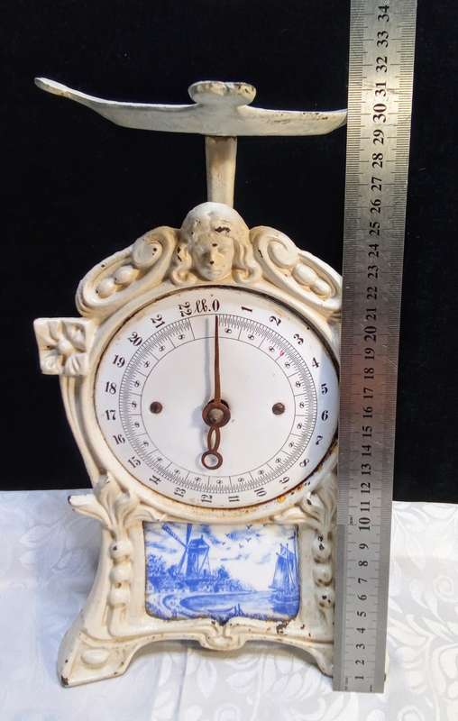 Beautiful vintage cast iron scale