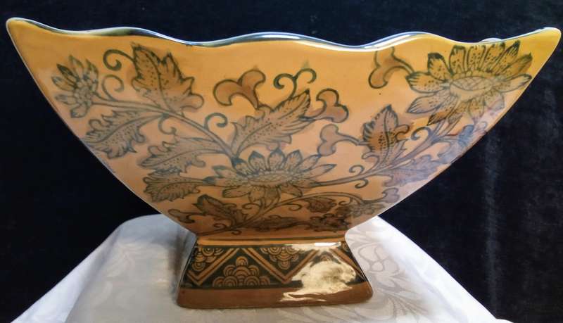 Beautiful vintage "genuine ming blue" bowl
