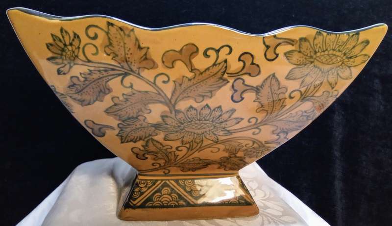 Beautiful vintage "genuine ming blue" bowl