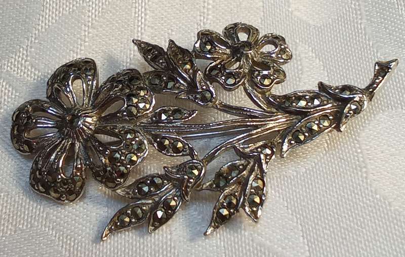 Gorgeous vintage marquisite brooch
