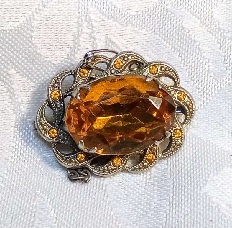 Pretty vintage citrine glass brooch