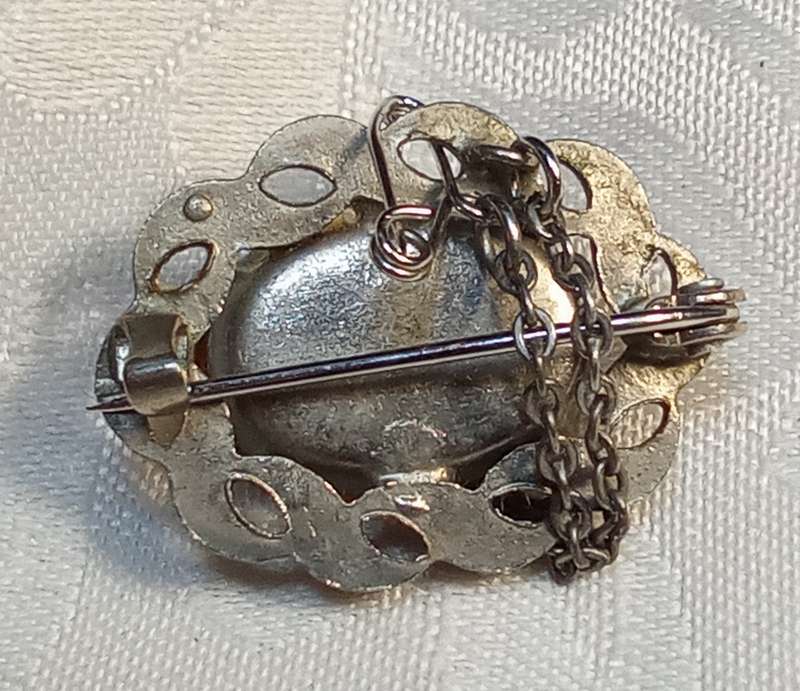 Pretty vintage citrine glass brooch