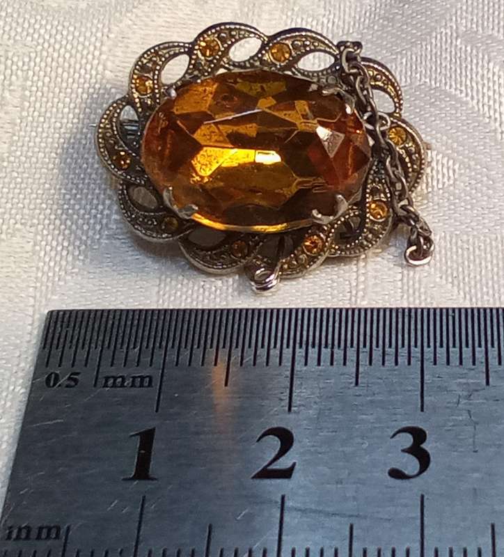 Pretty vintage citrine glass brooch