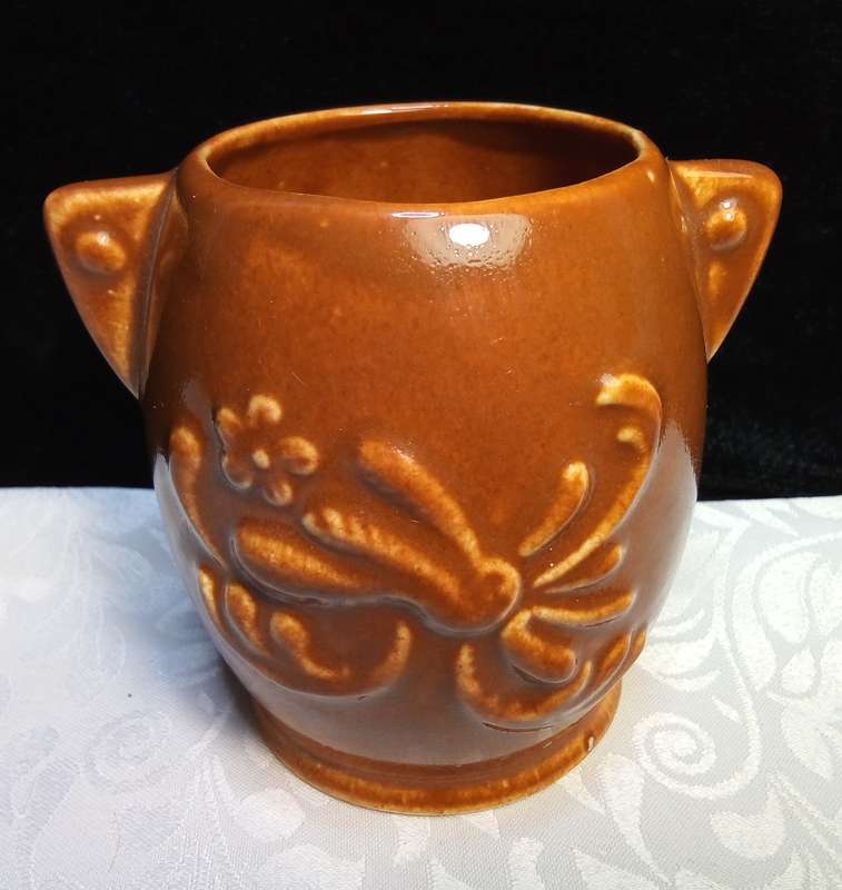 Lovely vintage Lucia ware vase