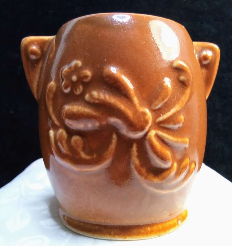 Lovely vintage Lucia ware vase