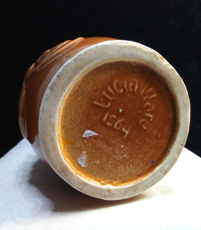 Lovely vintage Lucia ware vase