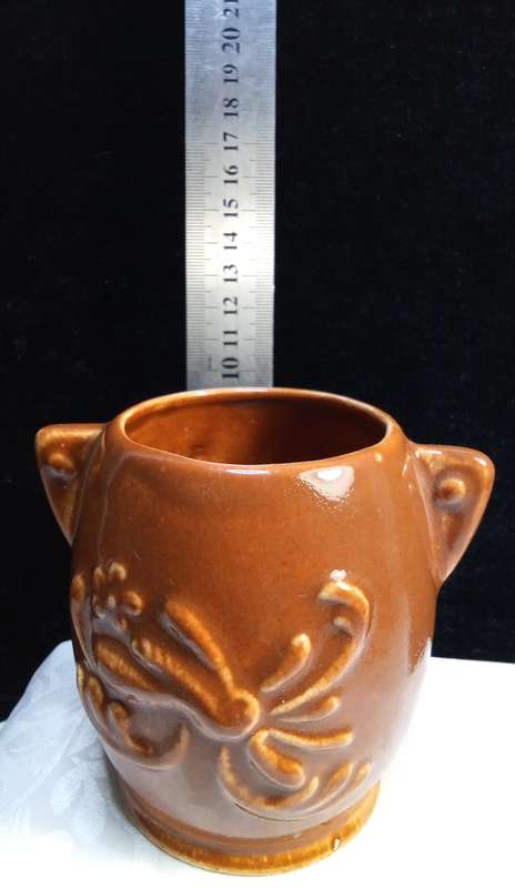 Lovely vintage Lucia ware vase