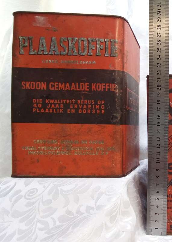 Lovely vintage Plaaskoffie tin - scarce item