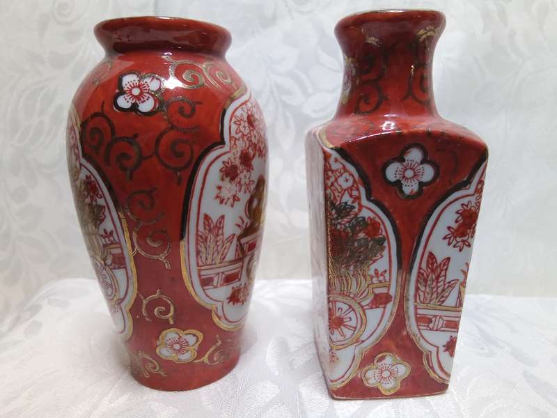 Two small beautiful vintage Japanese vases