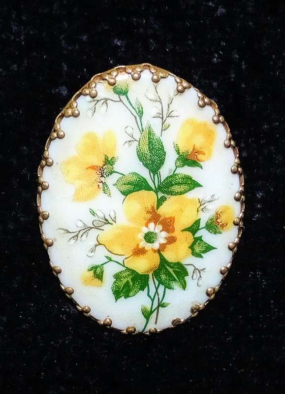Pretty vintage 1950s porcelain floral scarf clip