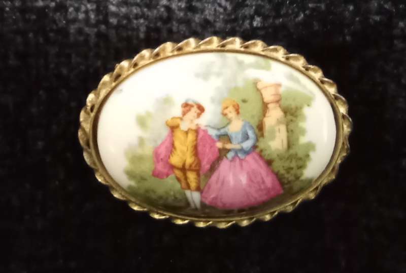 Lovely vintage porcelain brooch