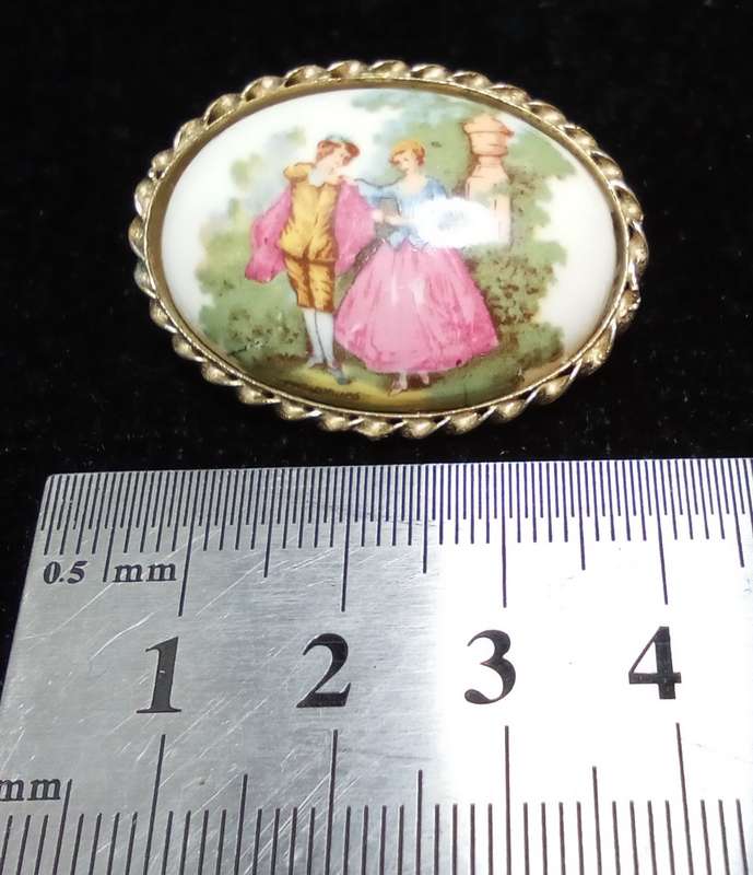 Lovely vintage porcelain brooch