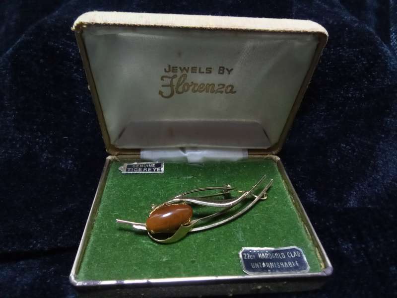 Fabulous vintage 22k hardgold clad Florenza brooch with tigers eye