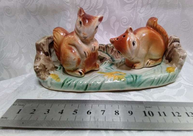 Cute squirrel salt and pepper set on tray
