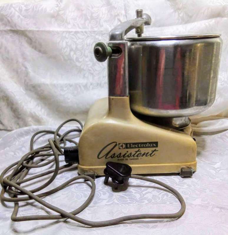 Hen's tooth! Vintage Electrolux Assistent c. 1953 in working condition