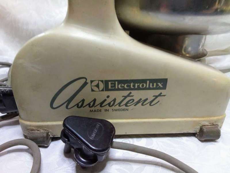 Hen's tooth! Vintage Electrolux Assistent c. 1953 in working condition
