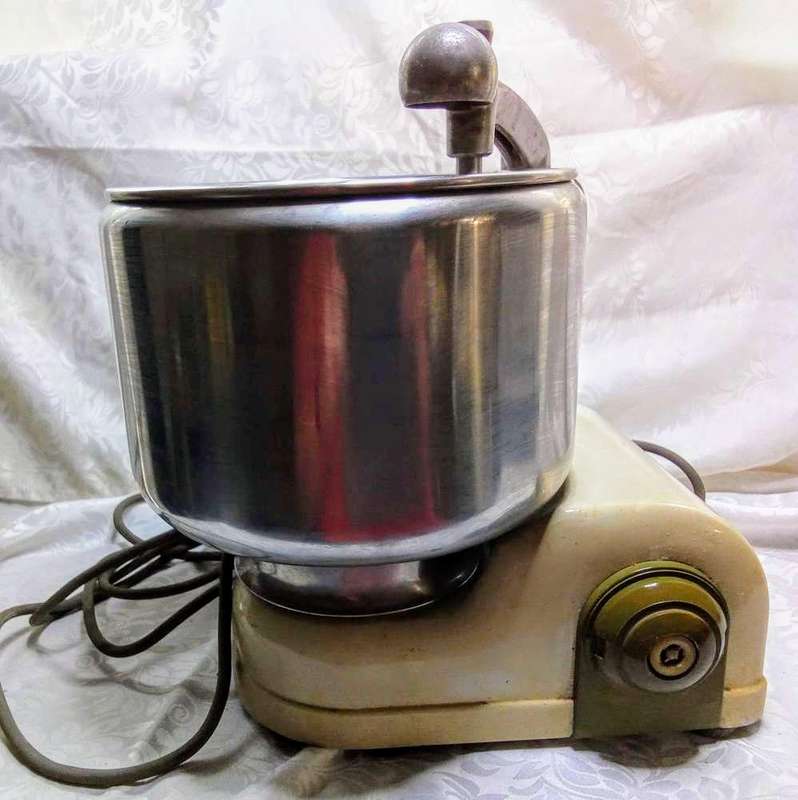 Hen's tooth! Vintage Electrolux Assistent c. 1953 in working condition
