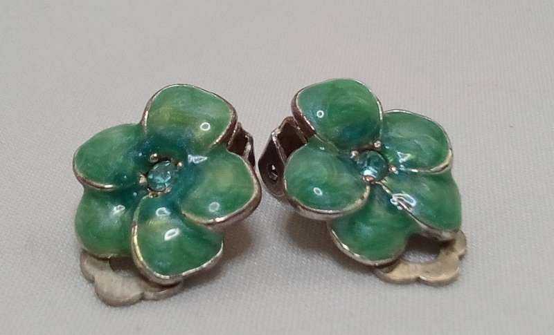 Cutest tiny vintage enamel clip on earrings