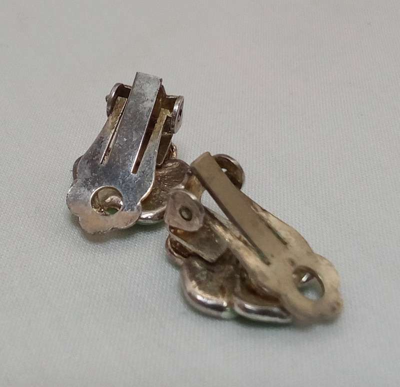 Cutest tiny vintage enamel clip on earrings