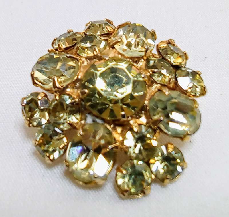 Beautiful vintage very glitzy brooch