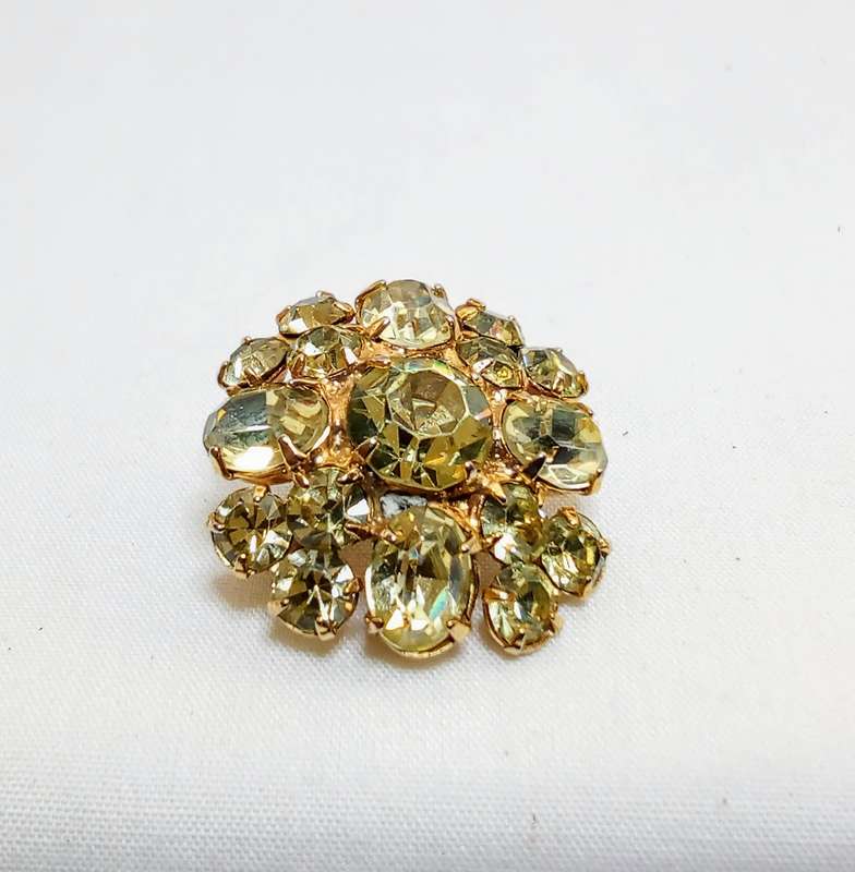 Beautiful vintage very glitzy brooch