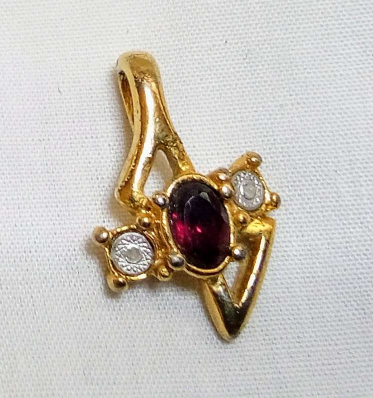 Pretty vintage dress jewelry pendant