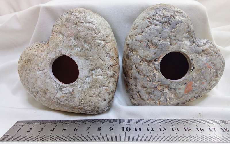 Two decorative ceramic hearts