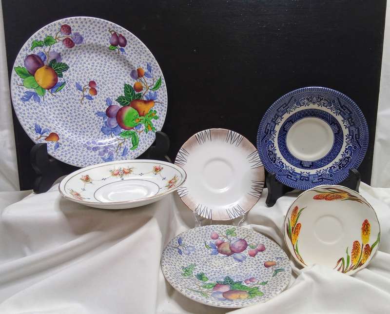 Stunning collection of vintage plates, side plate and smaller