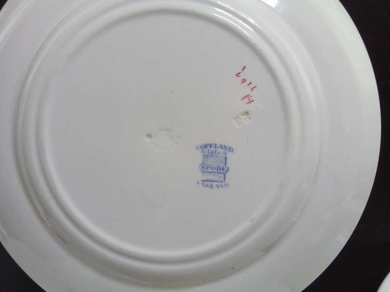 Stunning collection of vintage plates, side plate and smaller