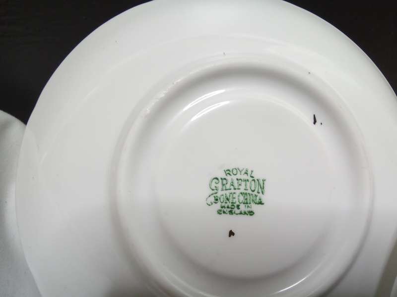 Stunning collection of vintage plates, side plate and smaller