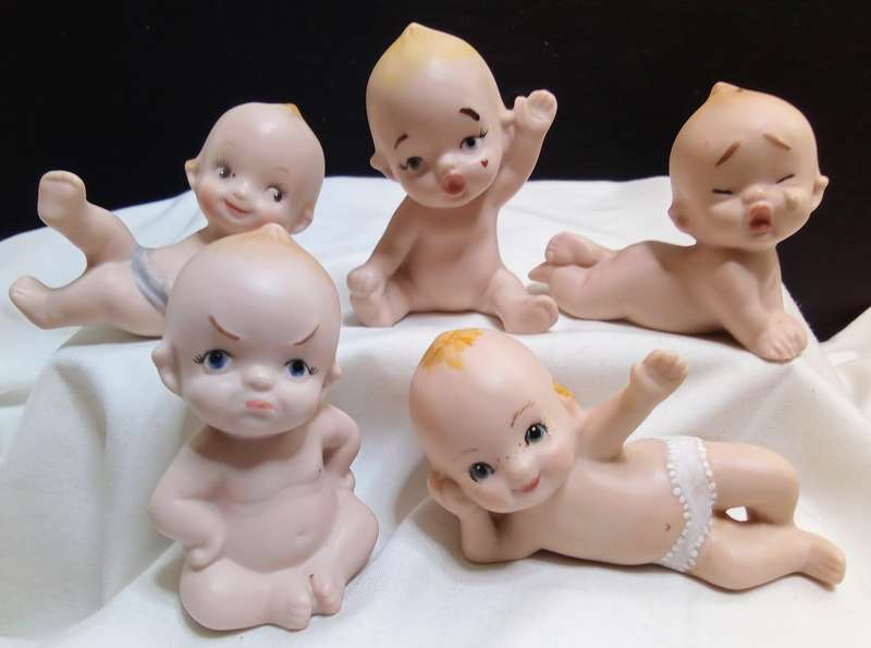 Beautiful collection of 5 porcelain kewpie figurines in excellent condition