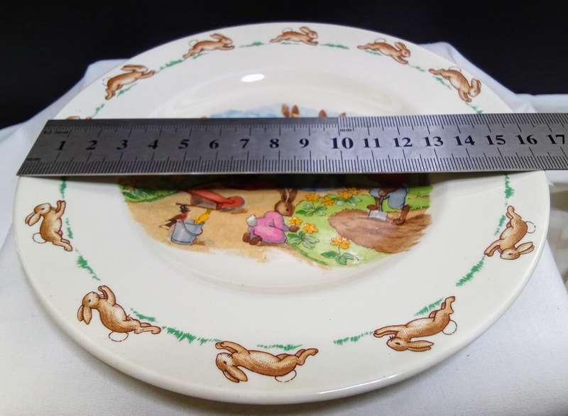 Beautiful Bunnykins side plate