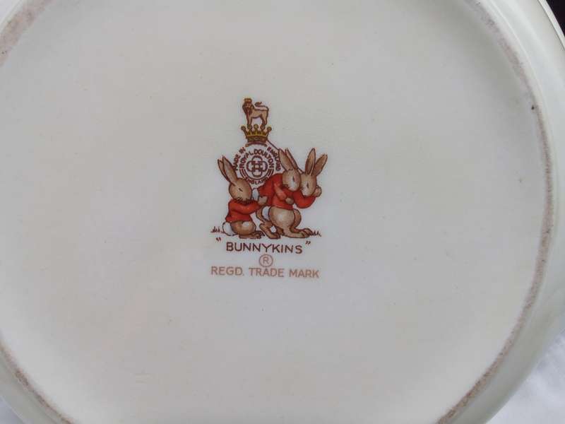 Beautiful Royal Doulton BUNNYKINS food warming bowl