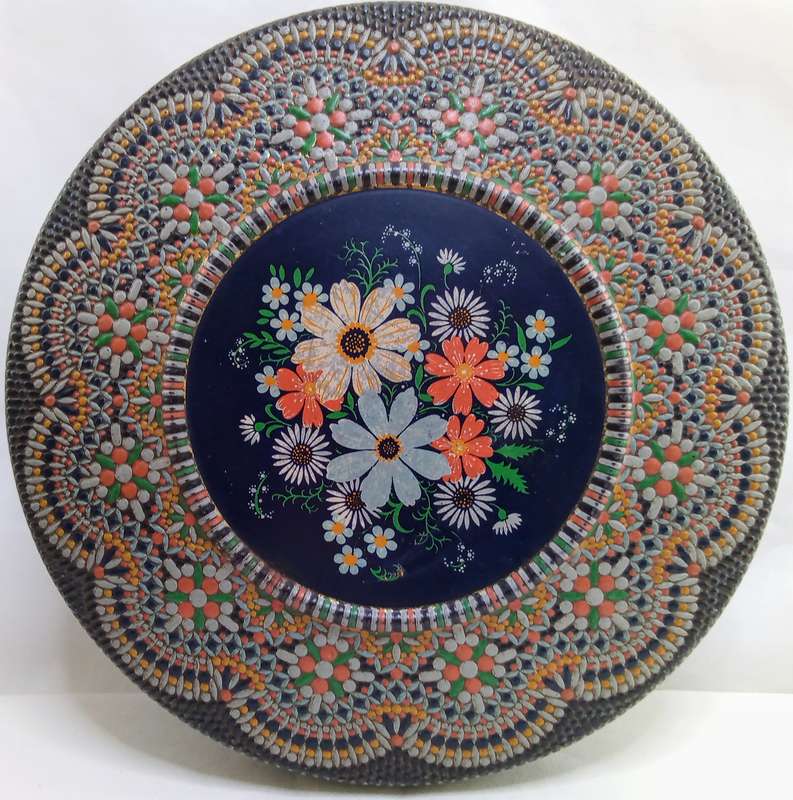 Exquisite vintage biscuit tin from Holland