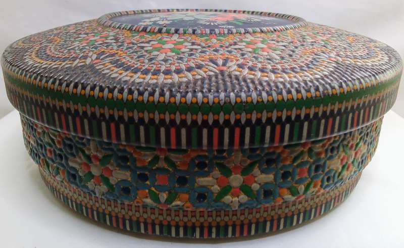 Exquisite vintage biscuit tin from Holland