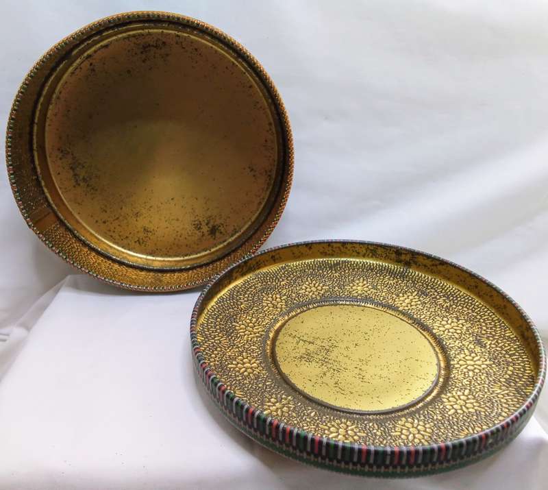 Exquisite vintage biscuit tin from Holland