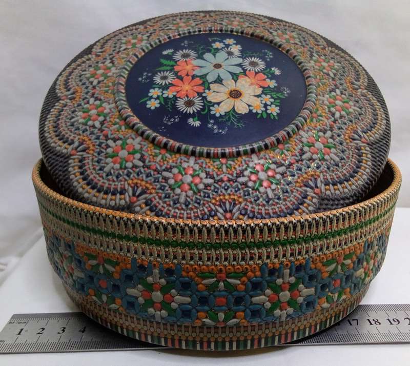 Exquisite vintage biscuit tin from Holland