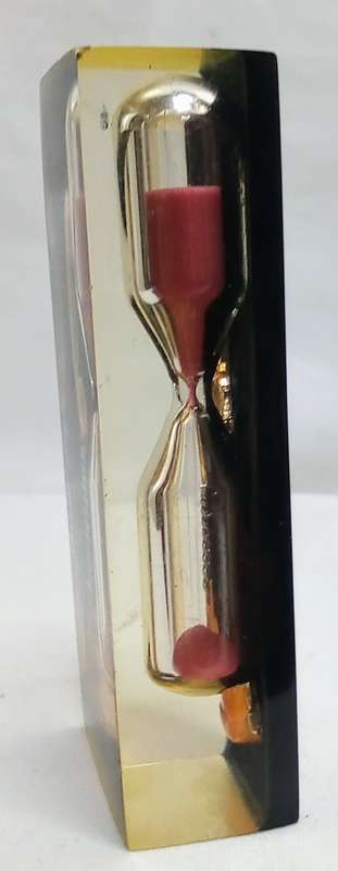Cute! Vintage 2 minute hour glass timer