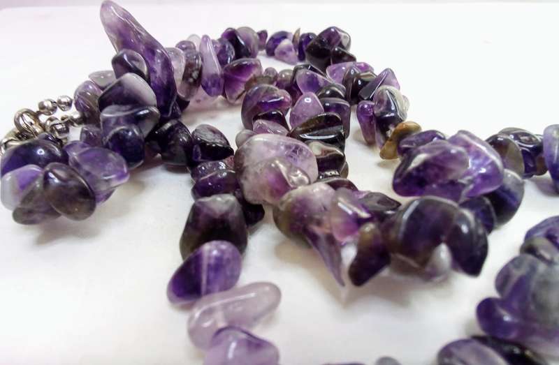 Gorgeous Vivid purple polished amethyst chip necklace