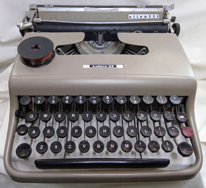 Olivetti Lettera 22 typewriter with original case