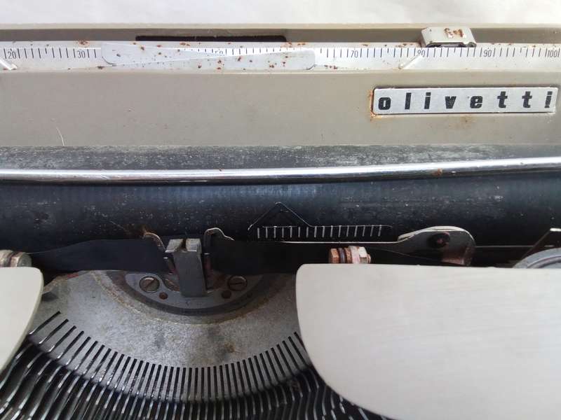 Olivetti Lettera 22 typewriter with original case