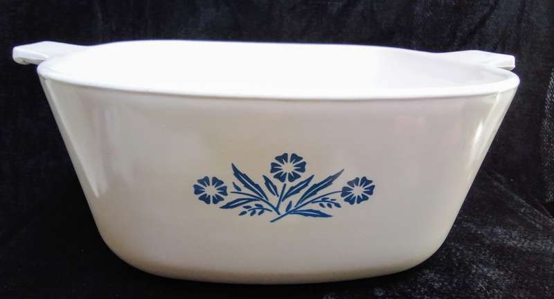 Corningware cornflower casserole dish P- 2 1/2 - B