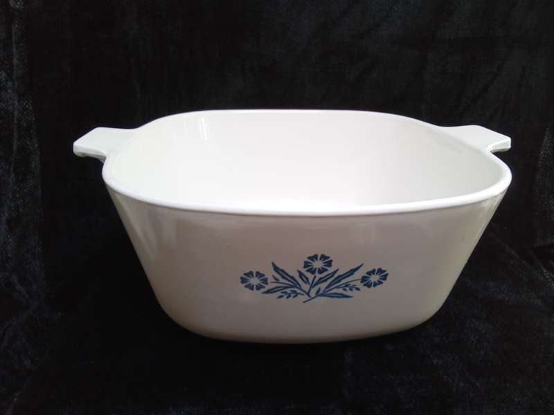 Corningware cornflower casserole dish P- 2 1/2 - B