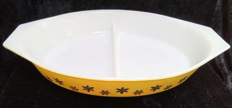 Charming vintage Pyrex Gaiety snowflake lemon yellow oval divided casserole dish