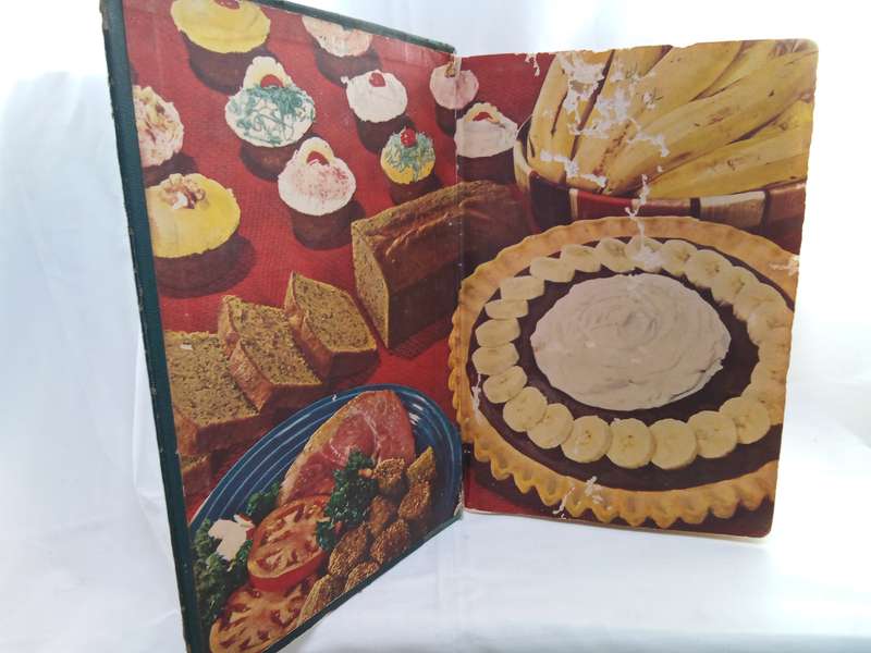 The Lily Wallace new American cook book 1940