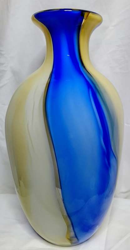 Stunning Murano vase in perfect condition